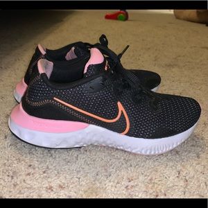 Woman’s Nike Renew Run ❤️